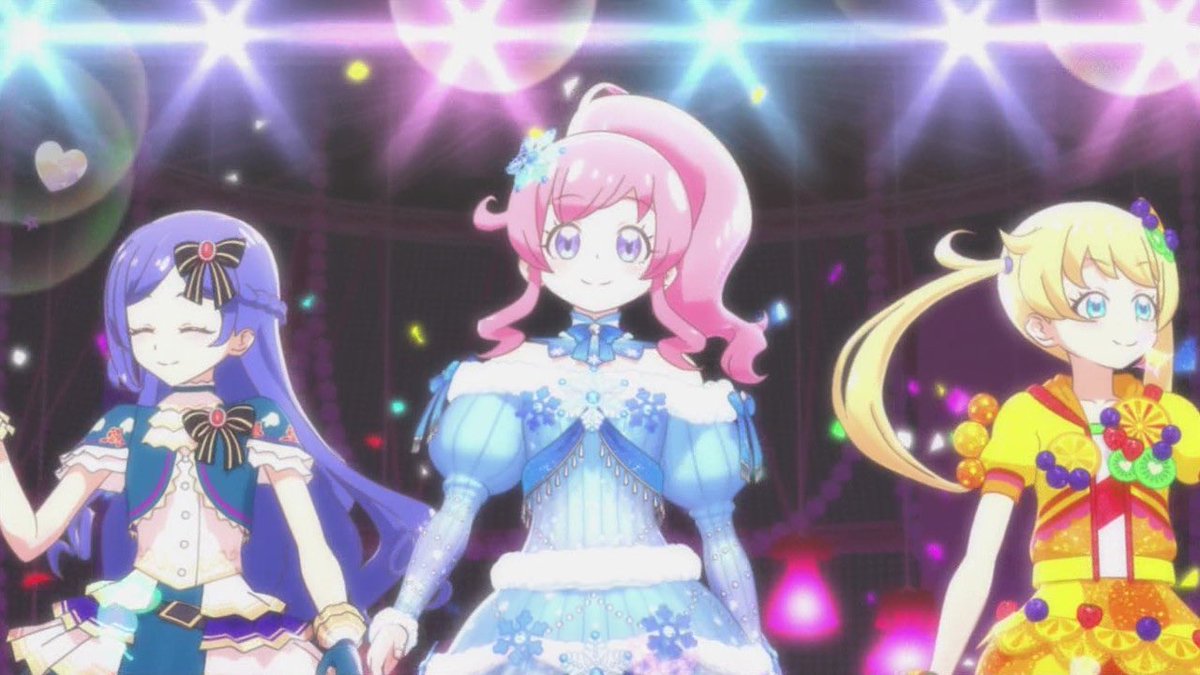 そういえばプリチャンのアニメでみらい達がプリパラコーデ着てる事あっ
