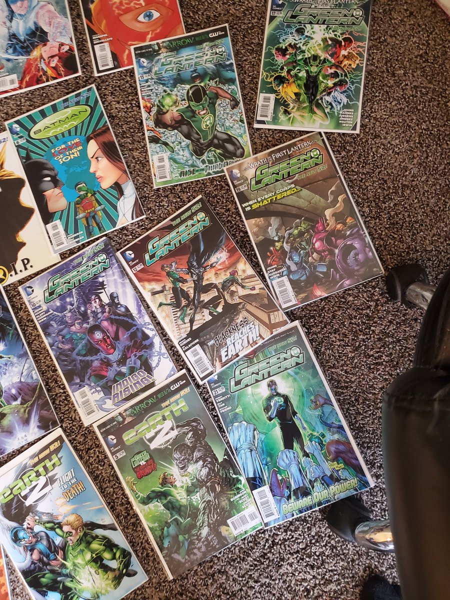 JoeMish3's tweet image. I had cancer,4 years ago,we lost our house
I was so angry,upset and felt like life was over I threw away alot of things that mattered. Like two full bins of comics without mylars and then stopped and saved the rest and put them in storage for 4 years
I got them out
A thread...