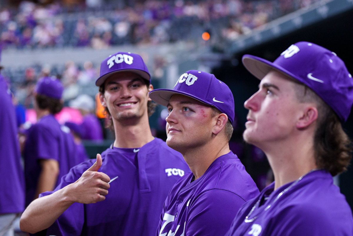 Battle wounds. But we’re glad he’s okay! 

#FrogballUSA | #GoFrogs