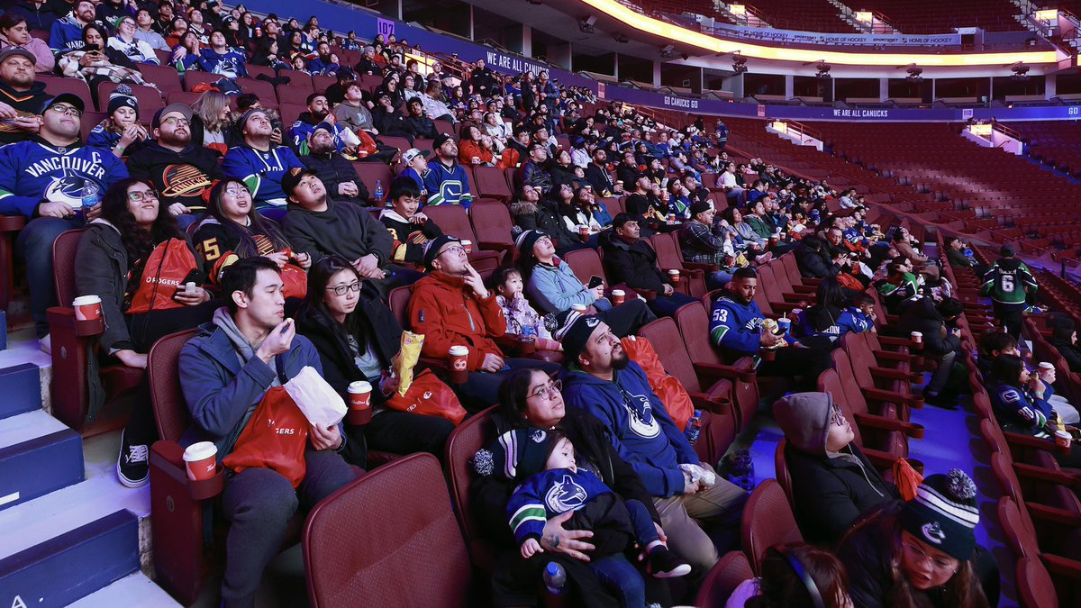 Loving the support from @Rogers customers, who are watching tonight’s game on the big screen back in Vancouver! Thank you to everyone who joined us for the second annual Rogers Open House, the energy is unmatched!