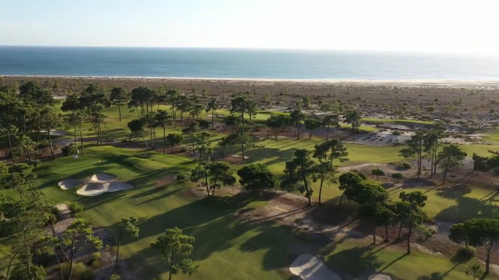 Der San Lorenzo Golfplatz in Quinta do Lago an der Algarve bietet mit seiner hügeligen Waldlandschaft und den perfekten Bermuda-Gras-Fairways ein herausforderndes und malerisches Golferlebnis.

Weiterlesen 👉 lttr.ai/APSSP

#Portugal #Golfreisen #Golfurlaub #Algarve