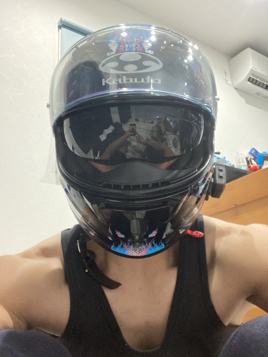 BakerysDio's tweet photo. R6.3/2バイク納車されてはれてリターンライダーになりました！
宮崎でこのタンクパッド貼ってるZ400居ればほぼほぼ自分やと思うんで仲良くしてやってください！全力でヤエーします！👋w
ツーリング行きましょ！！！w
#ライダー #バイク #バイク好きと繋がりたい #バイク仲間募集 #Z400 #ツーリング https://t.co/U921Ryac98
