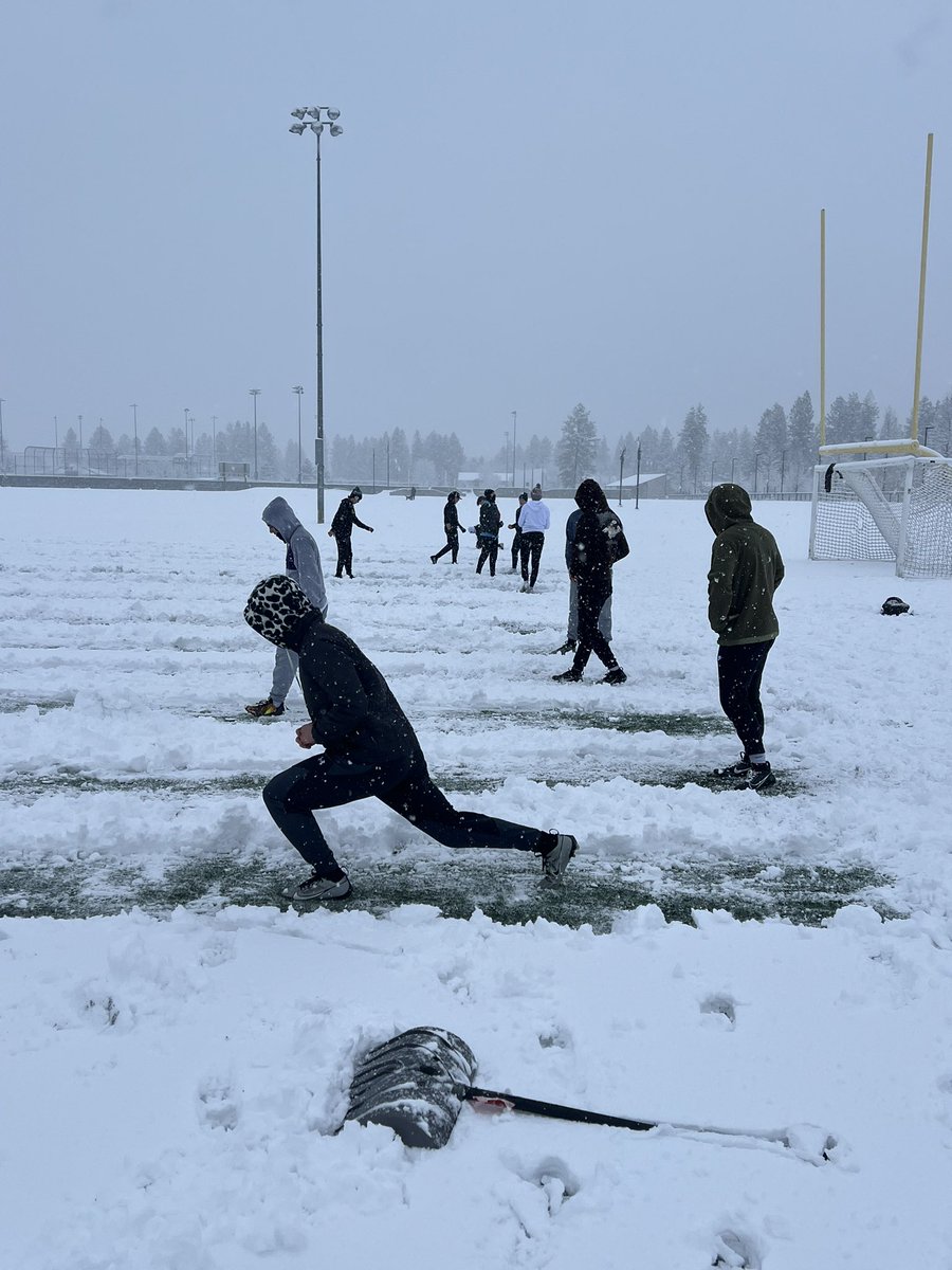 Saturday SPEED - regardless of the conditions, we TRAIN. Proud of these young athletes for the commitment they’ve made, it is INSPIRING.💯 #TBKathletics #BKcrew❤️🙏🏻