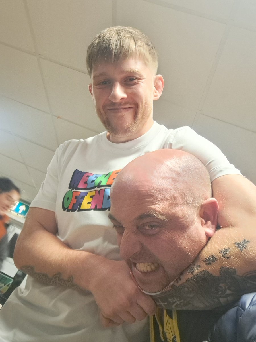 HUGE @Dodd1e5 highlight, visiting the great people of @Abertillery_BG & especially meeting my hero Mark Williams & his amazing wife, Steph. Good people, doing good things in a good place. Picked a fight with @jackshoremma😫 Happiness is Egg Shaped in #Clubland for @MNDoddie5