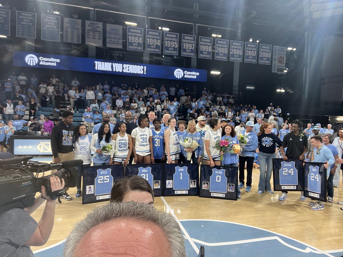 Awesome group of seniors ⁦@uncwbb⁩