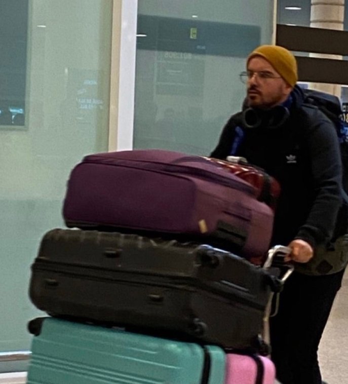 Giorgio Jackson:

-2022: "Nuestra escala de valores y principios dista mucho de la generación anterior."

-2024: Arrancando de Chile al extranjero tras ser imputado en el Caso Convenios. 

                               THE END.