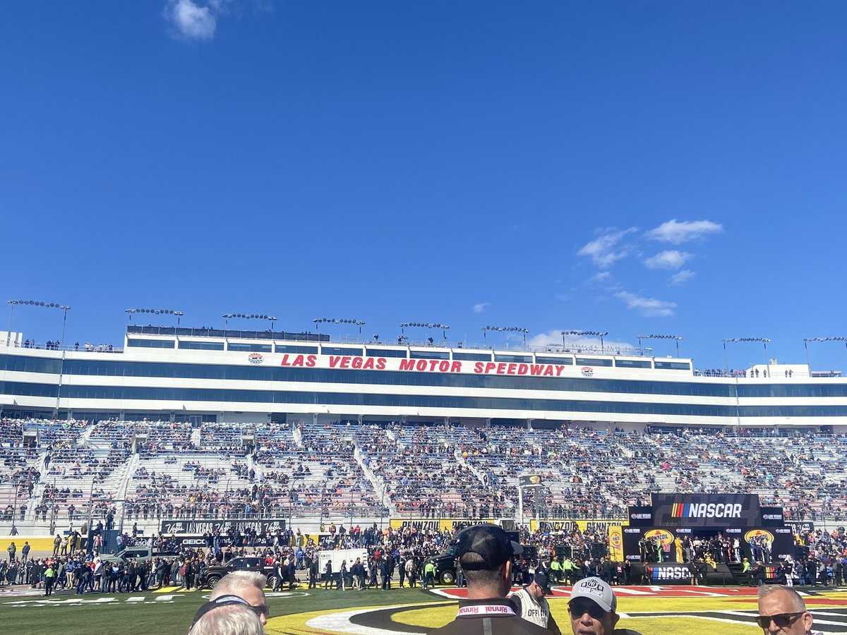 ashakharga1's tweet photo. My heart races with pride to see the magic of #Mahindra Red in one of the largest spectator sports in America. #MondayMotivation #NASCAR @Mahindra_USA @virenpopli @ChaseBriscoe_14 https://t.co/LUNXLGeG8c