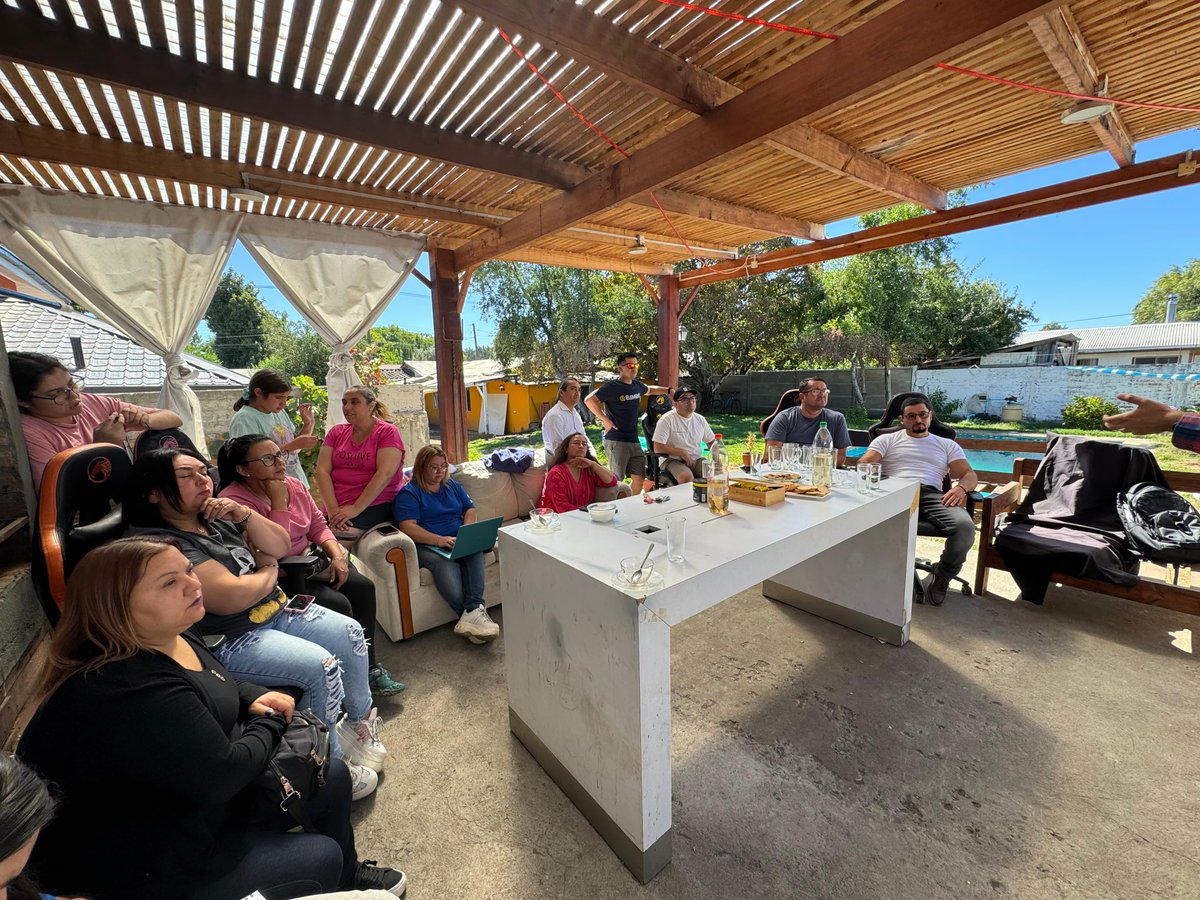 Agradezco la invitación de Miguel Garrido, familia y amigos, para compartir y conversar sobre los grandes desafíos que se nos avecinan en #Coelemu. Un día caluroso por el sol y lo humano. ¡Gracias! ☀️🙌