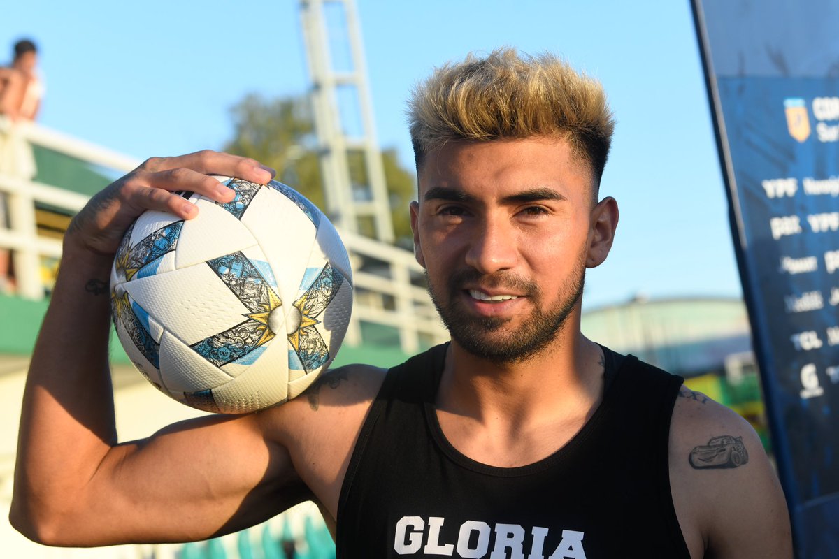 El dueño de la pelota. El propietario del balón. El amo del esférico 🇱🇻🎩