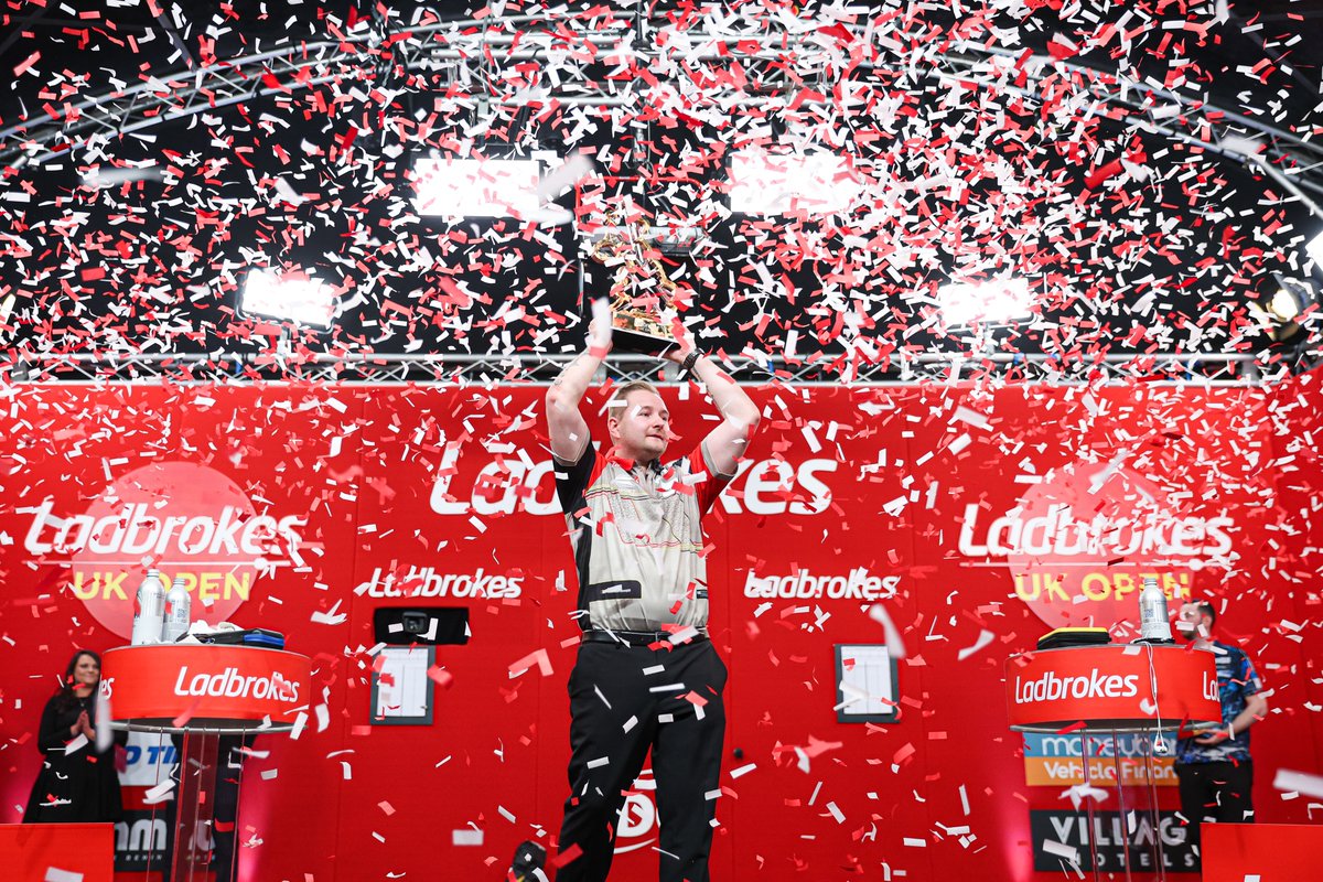 OfficialPDC's tweet image. Dimitri&apos;s dream came true 🖤💛❤️

#UKOpenDarts