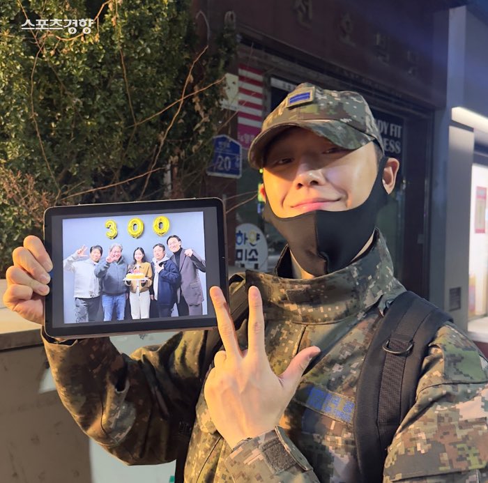 احس اني سعيده و انا اشوف تعليقات الكورين عن فلم exhuma كانت تطلعاتي له عاليه و مع التعليقات زاد حماسي و الحين هو يعتبر من انجح الافلام الكوريه و احلى شي صار الفلم طلع رجل الكهف و خلانا نشوف خشته الي فاقدتها منزمان السعاده كل شوي تتضاعف 🥹🤍🤍🤍!