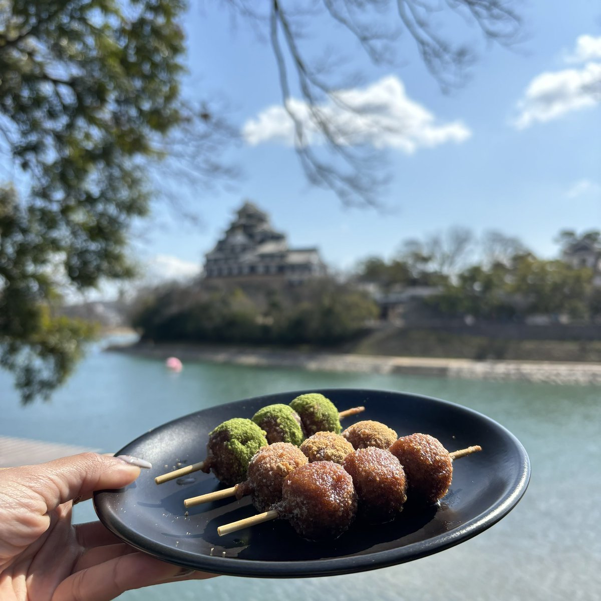 migmaashiya's tweet photo. おはようございます!
現在、兵庫県は⛅️

週末は晴れの国 岡山へ☀️
揚げきび団子を初めて食べました🍡
��わいい桃ボートも発見🍑

今週も宜しくお願い致します!

#企業公式が毎朝地元の天気を言い合う 
#企業公式相互フォロー https://t.co/Yo5gskaDbJ