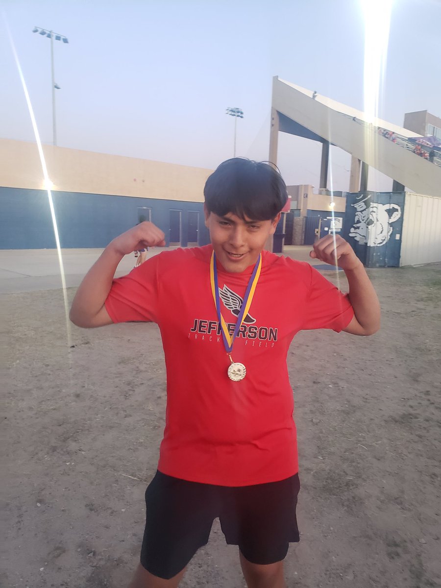 Fox Freshmen brought some hardware home! Dilan got a PR and 2nd place at the Cathedral/Loretto Invitational. Way to go bud! Proud of you! @LaJeffFB @viva_lajeff @JSHS_Official