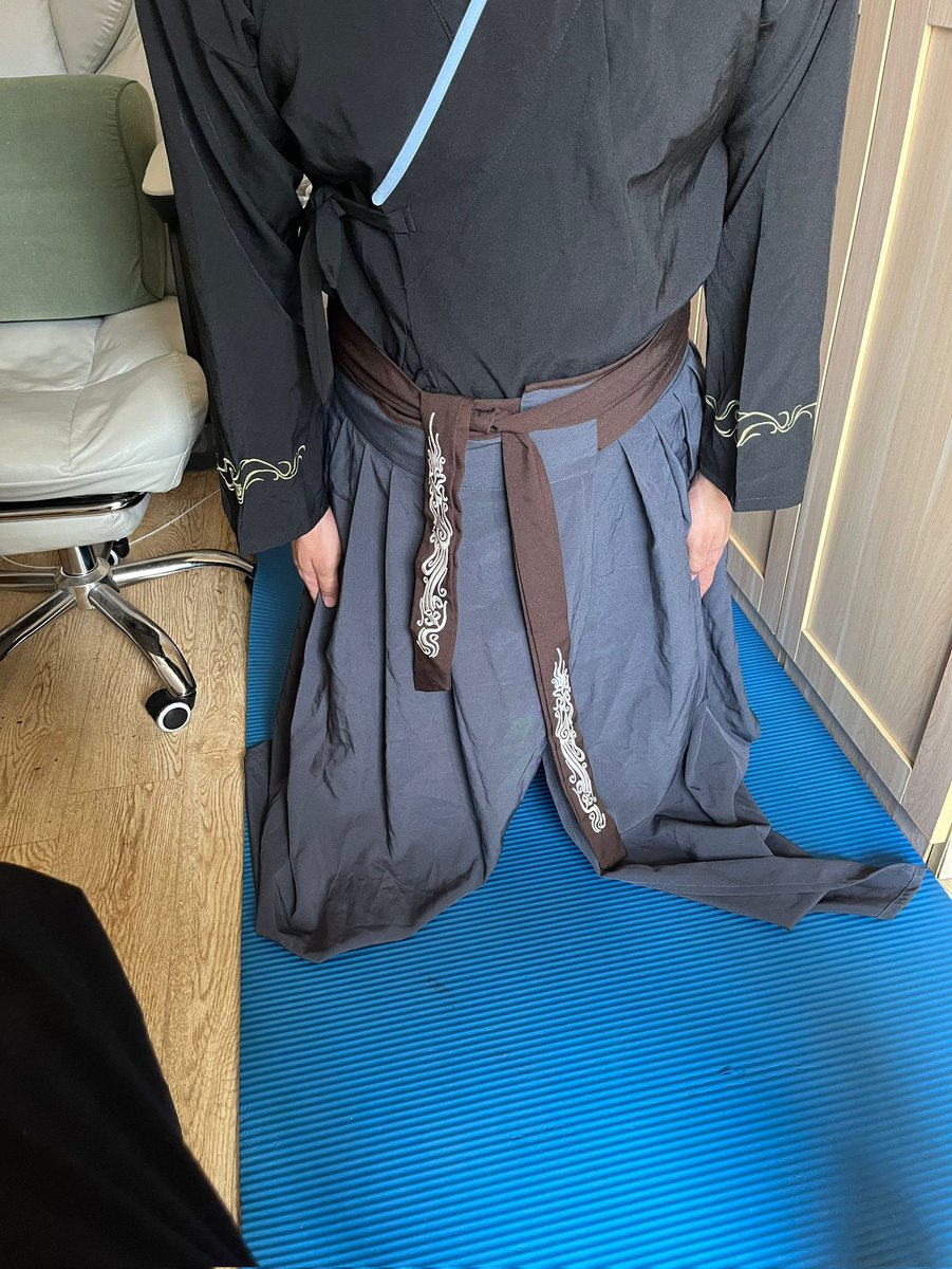 武汉主 武汉硚口区独住  170 58 31 找偏生活化伺候的家奴 按摩 口 舔脚等，对束缚类，绳子有兴趣，轻微涉及刑，看中长期固定 不乱。可以白天工作晚上伺候，也可以全天圈养，包食宿没有工资。q2281316079