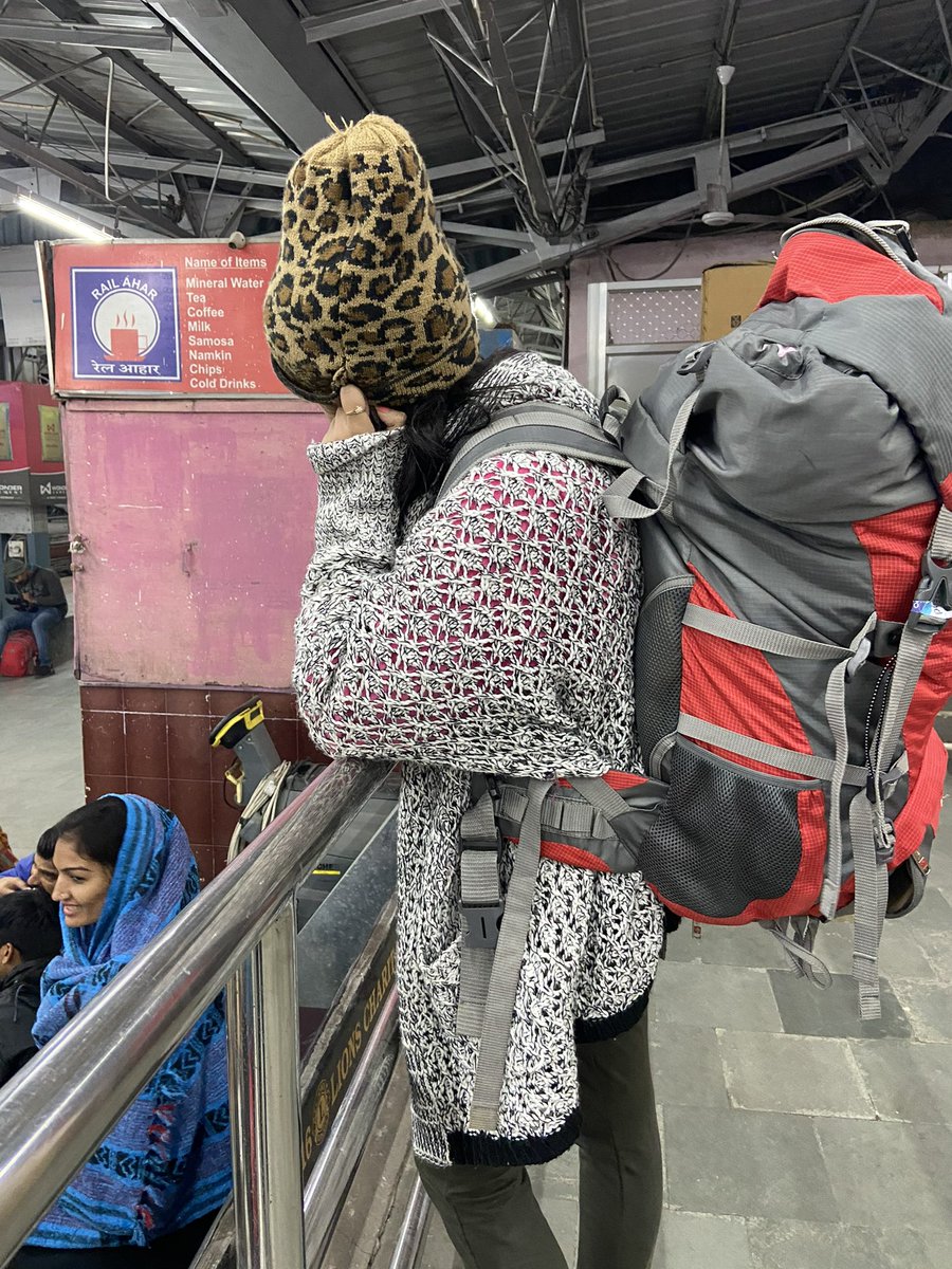 Throw🔙 to 2018, when travelling on a shoestring budget was something I’d look forward to every month. 

#railway #IndianRailways #Rajasthan #train #solotraveling #travelblog #duffelbag
