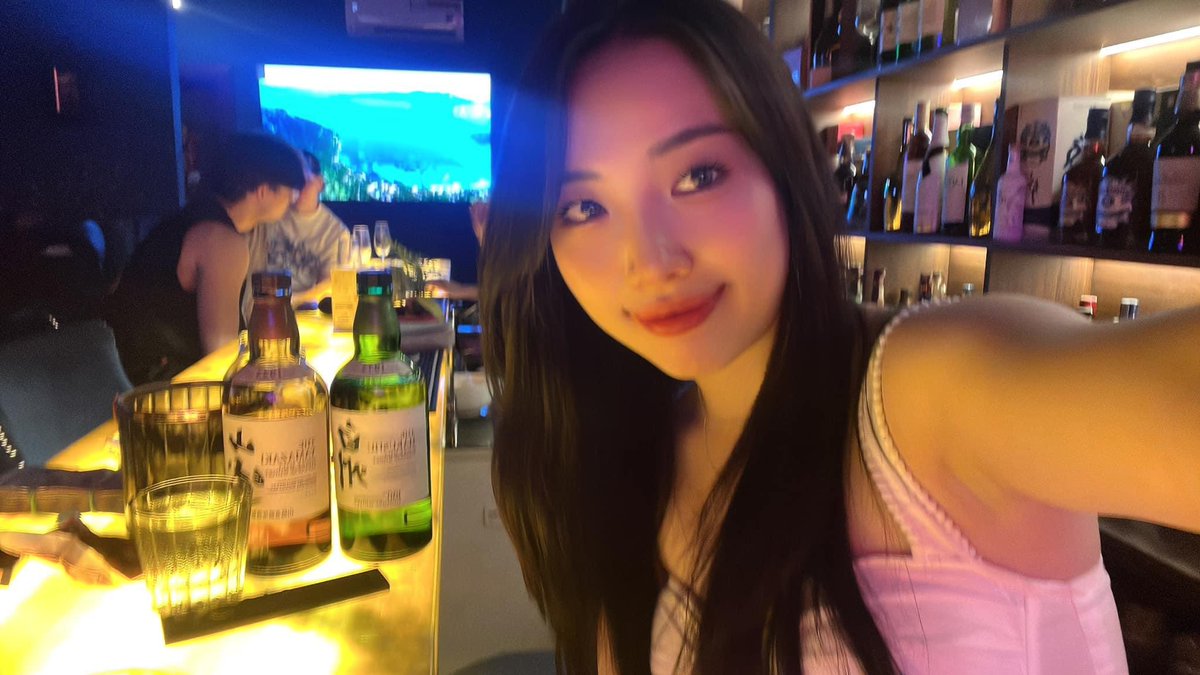 taopaipaiHCM's tweet photo. 昨日も一昨日もありがとうございました😊今日は何飲もうかな🍸
#bar #ガールズバー #ホーチミン #counterbar #saigonnight #hochiminh #hochiminhcity #カウンターバー #レタントン https://t.co/6apM5SR0Fw