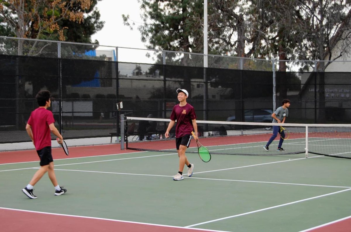 ArcadiaUnified's tweet image. Congratulations to Arcadia High’s Boys Varsity Tennis team for a strong win against Hoover! With a score of 18-0, our boys did not miss their mark as they displayed great endurance and skill. #ApacheStrong #GoArcadia #VarsityTennis