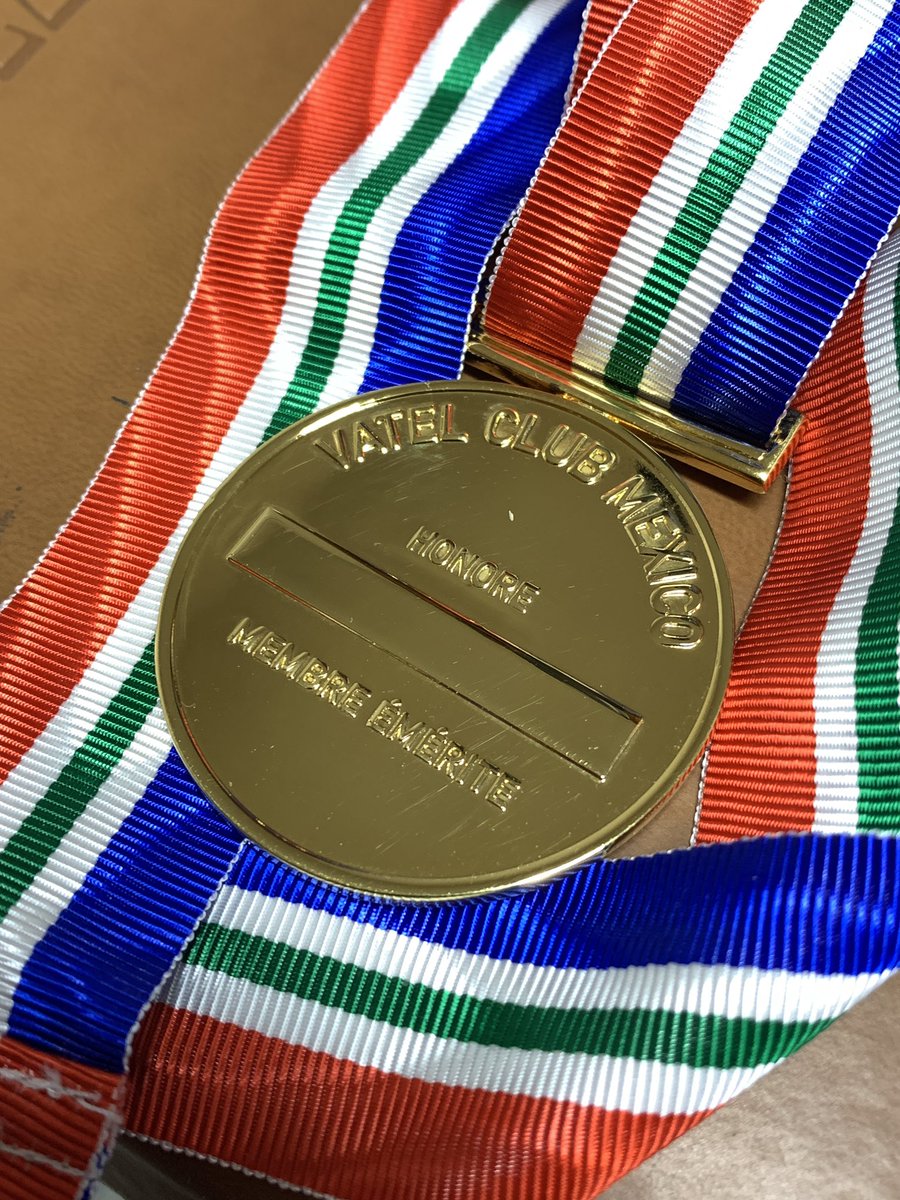 Agradecido con este reconocimiento por parte de <a href="/vatelclubmexico/">Vatel Club México</a> como
miembro emérito del club. 
Son más de 10 años circulando y defendiendo el buen oficio desde la investigación y la formación. 
#amistadgastronomica