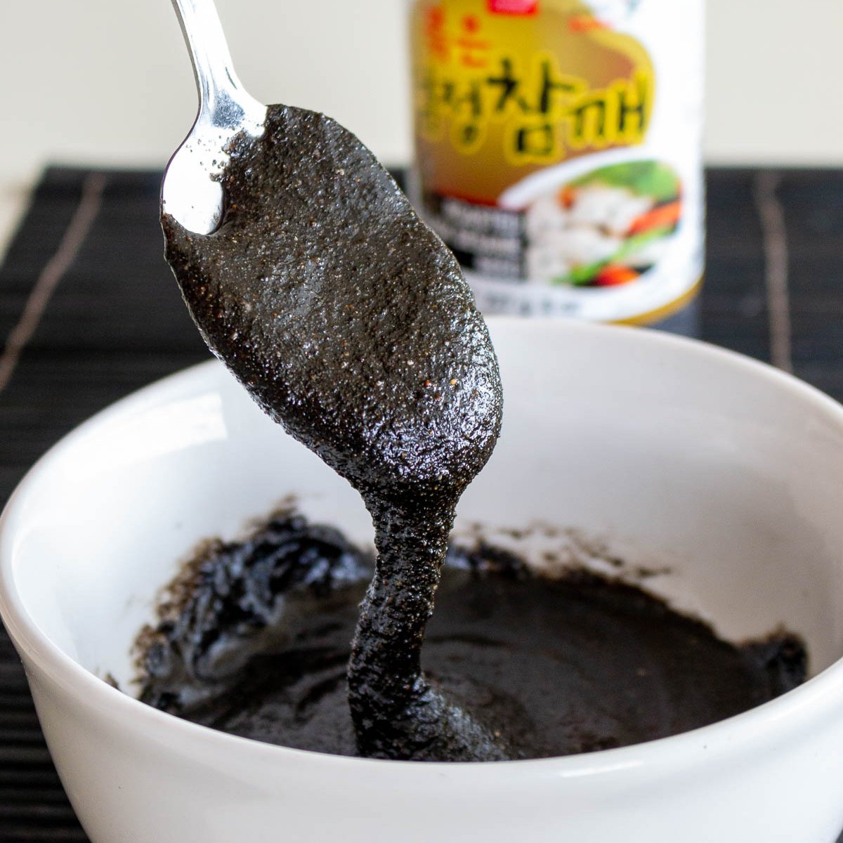 Nutty homemade black sesame paste in 10 minutes - just 2 ingredients. Perfect for desserts and savory dishes. hwcmagazine.com/recipe/homemad…
#blackseed #sesame #asianfood