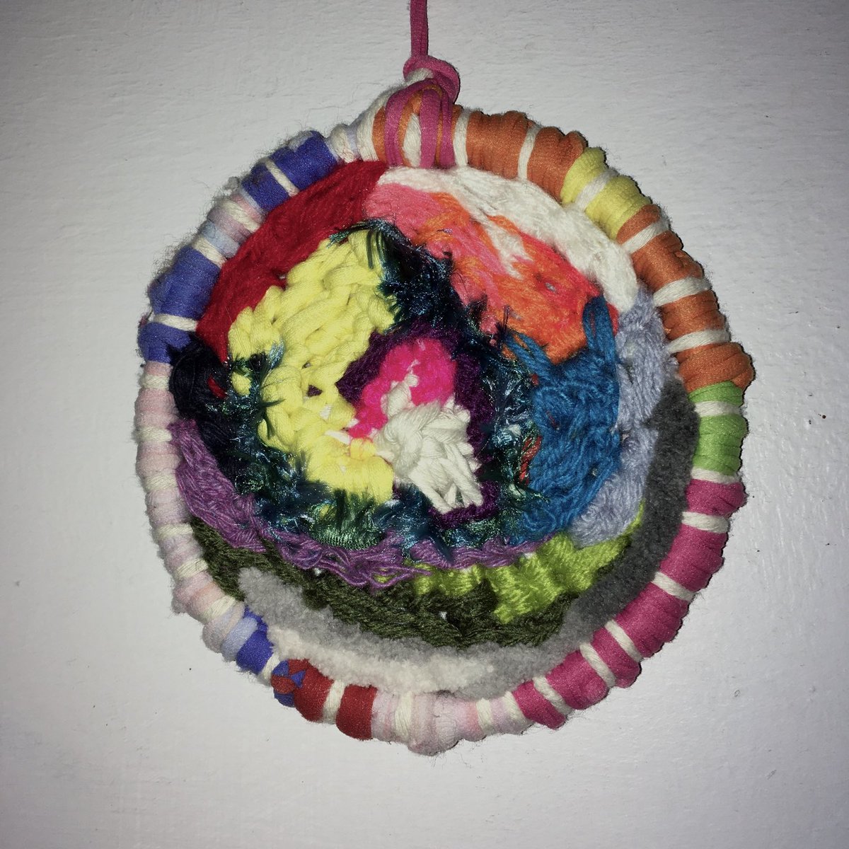 DebraJCW's tweet image. Circular Weaving 
#circularweaving
#wovenart
#bohoart
#wallweaving