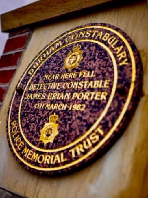 Today we remember DC Jim Porter of Durham police who was murdered on this day in 1982 as he attempted to arrest armed robbers in Bishop Auckland. He was just 31 years old. #HonouringThoseWhoServe #PoliceMemorials #PoliceFamily #Police @DurhamPolice @DurhamFedChair @DurhamNarpo