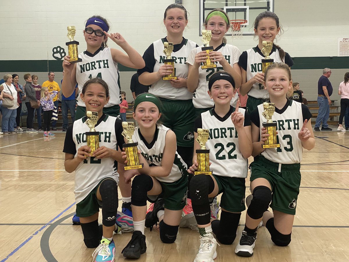 CoachSoderling's tweet image. Big day for @QuinnSoderling!  

#PowerGame goal to help her RLA team to 3rd place then we raced back to Evansville to make it back just in time for the 🏀 Championship where the Huskies won a CLOSE one to go undefeated on the weekend!

1 more bball tourney left!