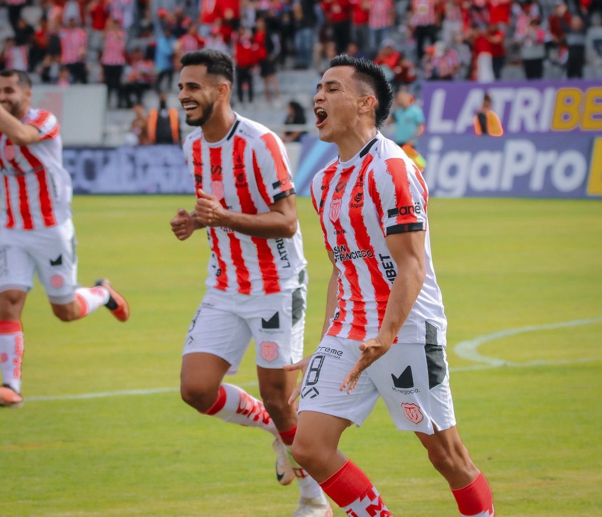 diego8armas's tweet photo. Buen inicio de campeonato, vamos arriba @TecnicoUOficial !! https://t.co/D3Y4e8GXLR