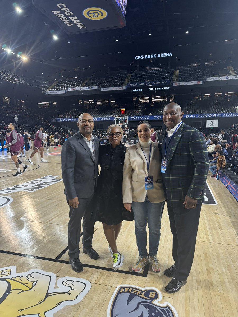 Love when my Commissioners show up @CIAAForLife we are family in college sports @NACDA @_WomenLeaders #livethelegacy #februaryisCIAA #CIAATourney #womensupportingwomen #HBCUpride
