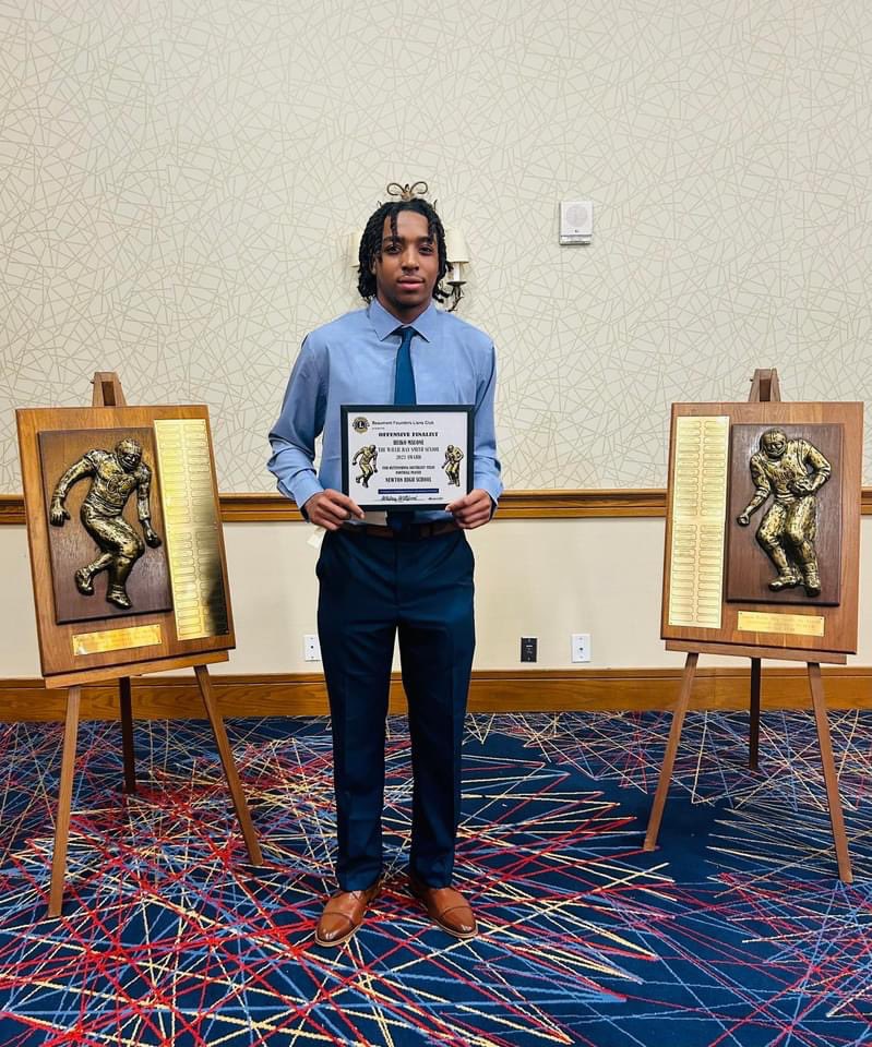 kfdmsports's tweet photo. And the results are in.. Your Willie Ray Smith Award winners are….
Offense: Newton’s Heiko Malone
Defense: Kirbyville’s Bron Melvin https://t.co/4VJfSpwrZV
