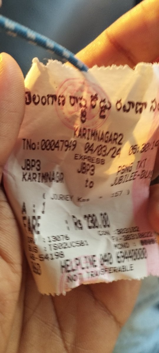 Anudeepanu123's tweet photo. Hello @tsrtcmdoffice there is no window in bus number ts02uc5811, at seat number 28passengers facing lot of difficulties because of wind coming from that window @TSRTCHQ @tsrtckrmr @rm https://t.co/aPjErUiMMo