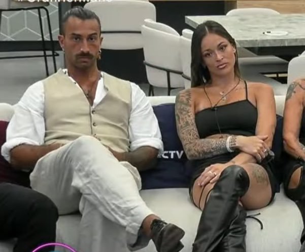 marici3nta's tweet photo. Una imagen no te puede trasmitir tanta mala vibra 

La imagen:
#GranHermano https://t.co/80kdbxmUsl