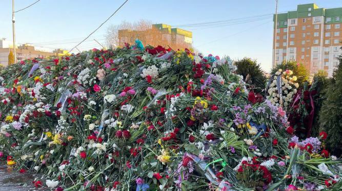 Так по версии российских властей выглядит могила «экстремиста», «террориста», «иностранного агента», «жулика» и шпиона всех мастей, который никому не нужен.