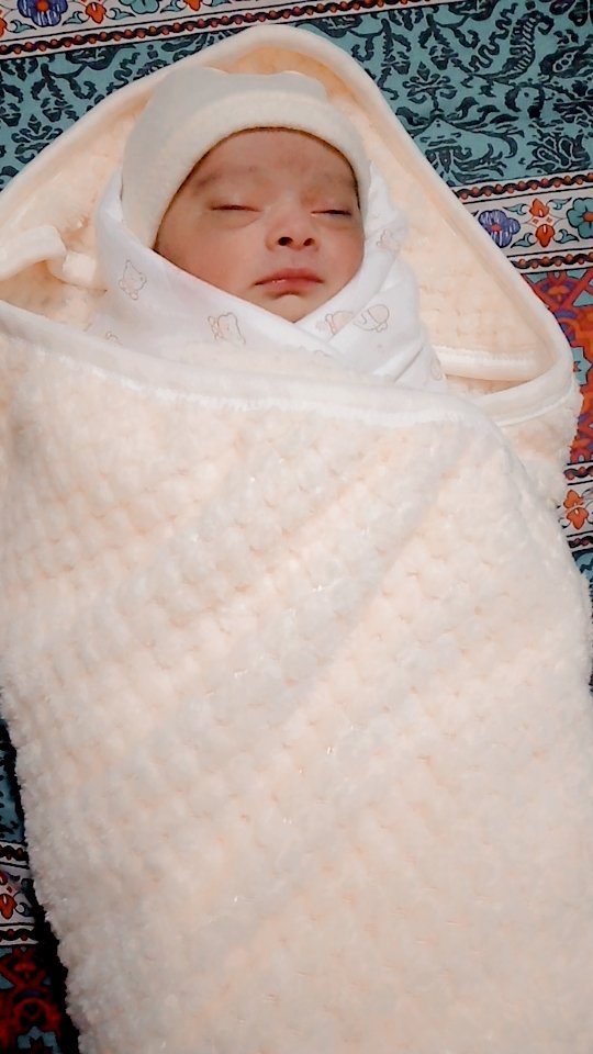 BINT_E_AZIM's tweet photo. Alhumdulillah......Allah blessed me with a baby girl ❣️✨ https://t.co/3r98Wjjer1