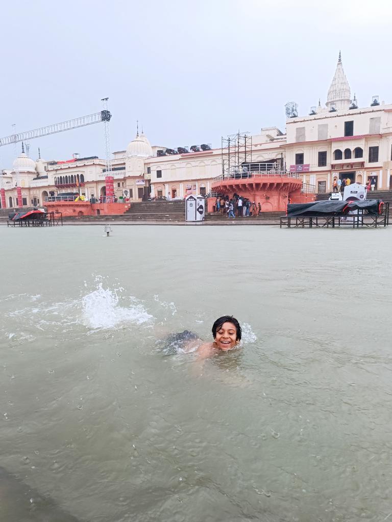 FI_InvestIndia's tweet image. Had darshan multiple times of Rama Lalla in Ayodhya. Some tips from experience.

- Book your stay near Ayodhya Dham (not Ayodhya Cantonment) railway station (you will get good rooms at ₹1800 to ₹2500 per night). We booked Hotel Ramdham, clean rooms &amp;amp; bathrooms, perfect for…