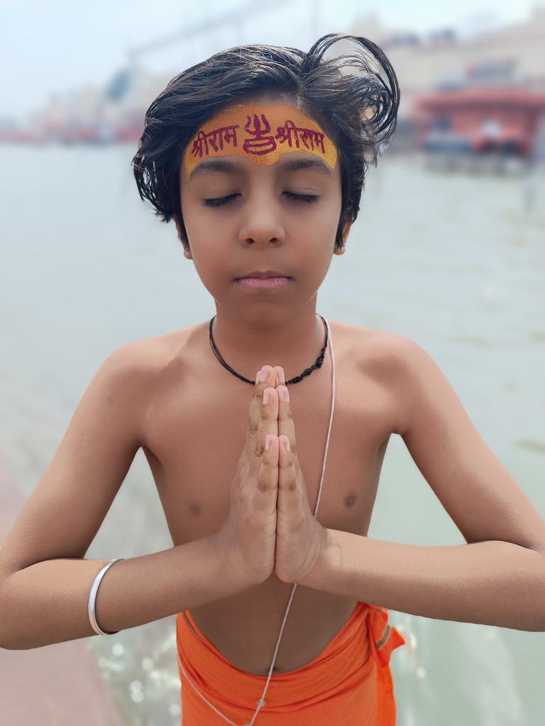 FI_InvestIndia's tweet image. Had darshan multiple times of Rama Lalla in Ayodhya. Some tips from experience.

- Book your stay near Ayodhya Dham (not Ayodhya Cantonment) railway station (you will get good rooms at ₹1800 to ₹2500 per night). We booked Hotel Ramdham, clean rooms &amp;amp; bathrooms, perfect for…