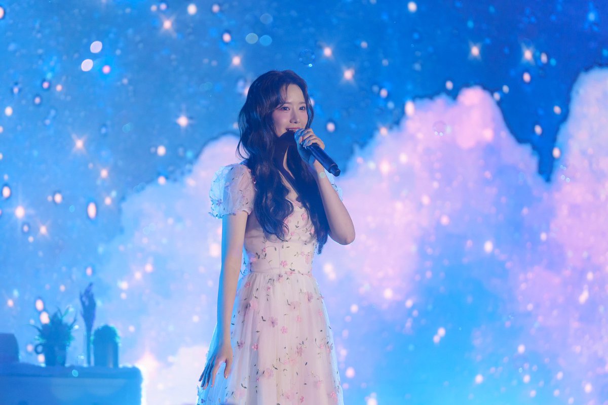 SMTOWNGLOBAL's tweet photo. 임윤아, 8개 도시 아시아 팬미팅 투어 눈부신 피날레! ‘글로벌 퀸’ 위상 빛났다
투어 종착지 마닐라-자카르타 팬心도 완벽 접수! 현지 매체 취재 열기도 뜨거워
“투어 동안 넘치는 사랑 많이 받아, 항상 감사해” 소감

https://t.co/h5vzUkP1qu

#임윤아 #윤아 #LIMYOONA #YOONA 
#소녀시대 #GirlsGeneration
#YOONITE
#YOONA_FANMEETING_TOUR
#YOONITEinASIA