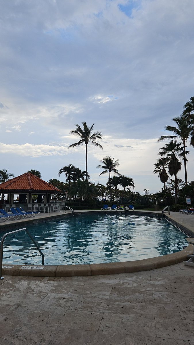 barely_makin_it's tweet image. Miami day 1