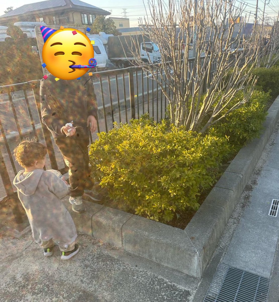 minato972547's tweet photo. 川口市内の公園でゴミ拾いをするクルドの子供達。
皆んな、とてもお利口な子供達です。
 #クルド  #川口
 #明るい未来の川口を作ろう https://t.co/Wao68YO12c