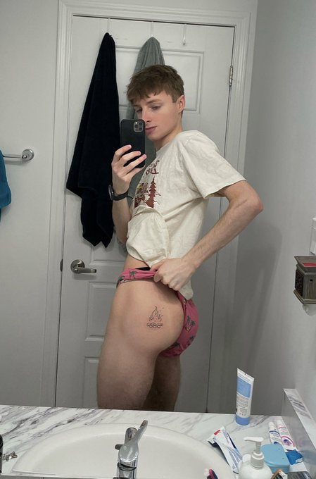 Got a tattoo https://t.co/GjOsAYlmao