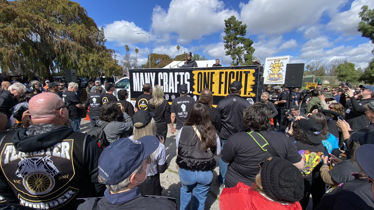 TAGYoungWorkers's tweet image. Young workers from all across Hollywood joined forces at the Woodley Park kickoff rally today! Many Crafts, One Fight! #IATSE