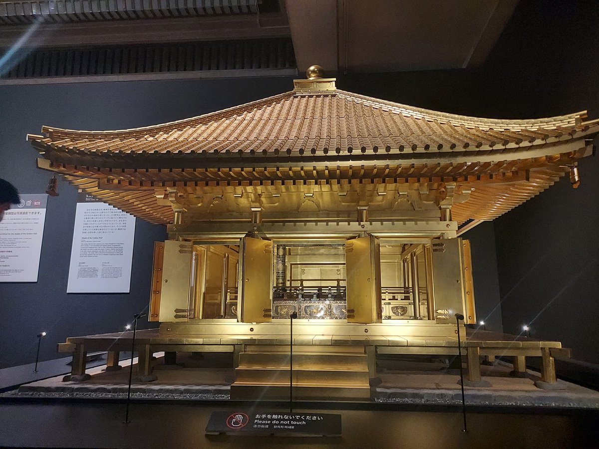 hirohiro053's tweet image. このまえ国立博物館の中尊寺展を見てきたよ。実家に帰れば実物を観行けるのにね

金色堂のレプリカをパシャり😃