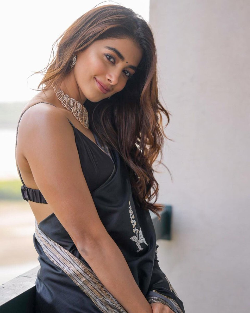 Black never looked so captivating 💥 Latest Clicks Of #PoojaHegde 🔥

#Black #SareeSwag #Hot 
#TeluguOne #Actress #Actresses #TollyWood #TeluguCinema #ActressLife #ScreenQueen #LeadingLady #OnScreenGoddess #CelebrityStyle #SetLife