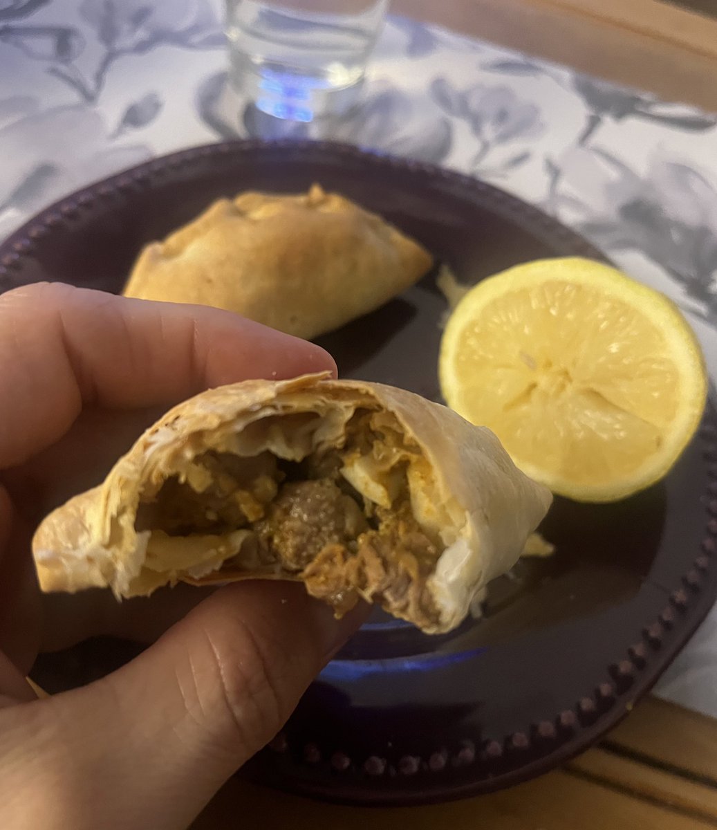 SuperPichon_'s tweet photo. Empanadas de carne con limón.
Si o no? https://t.co/XzcXhfeGZ6