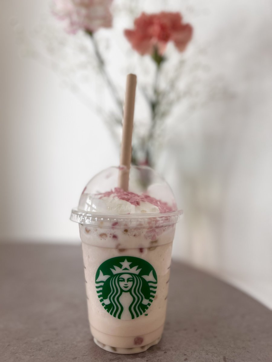 春になると飲みたくなる、スタバの「花見だんご フラペチーノ」可愛いしすっごく美味しい🤤🌸
花見さくらクリームも気になる🌸
さくらドーナツも美味しかったよ🍩