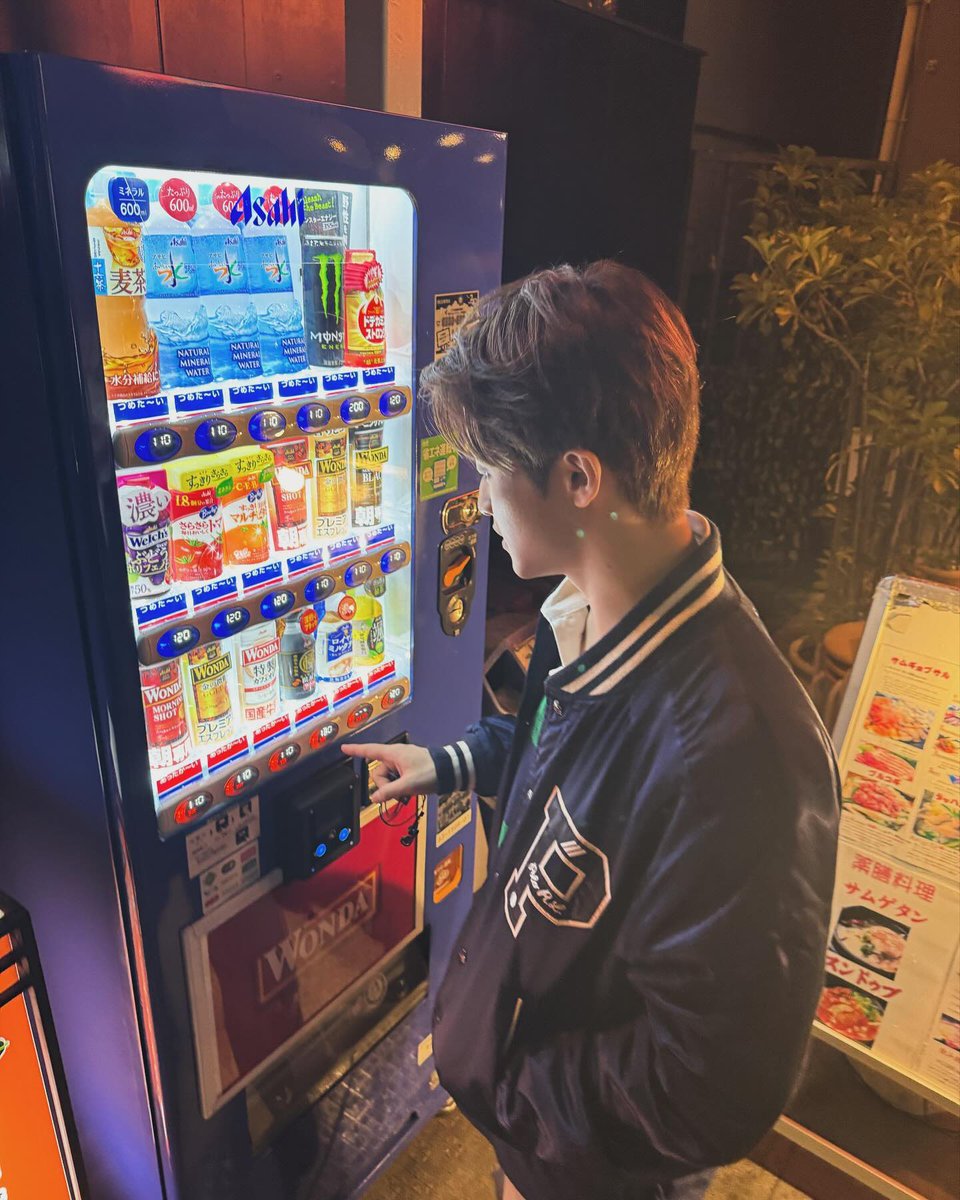 markmoIo's tweet image. HE'S SO BOYFRIEND!!! TOLONG DOKTER INI PENYAKIT PARSOSNYA GK BISA SEMBUH