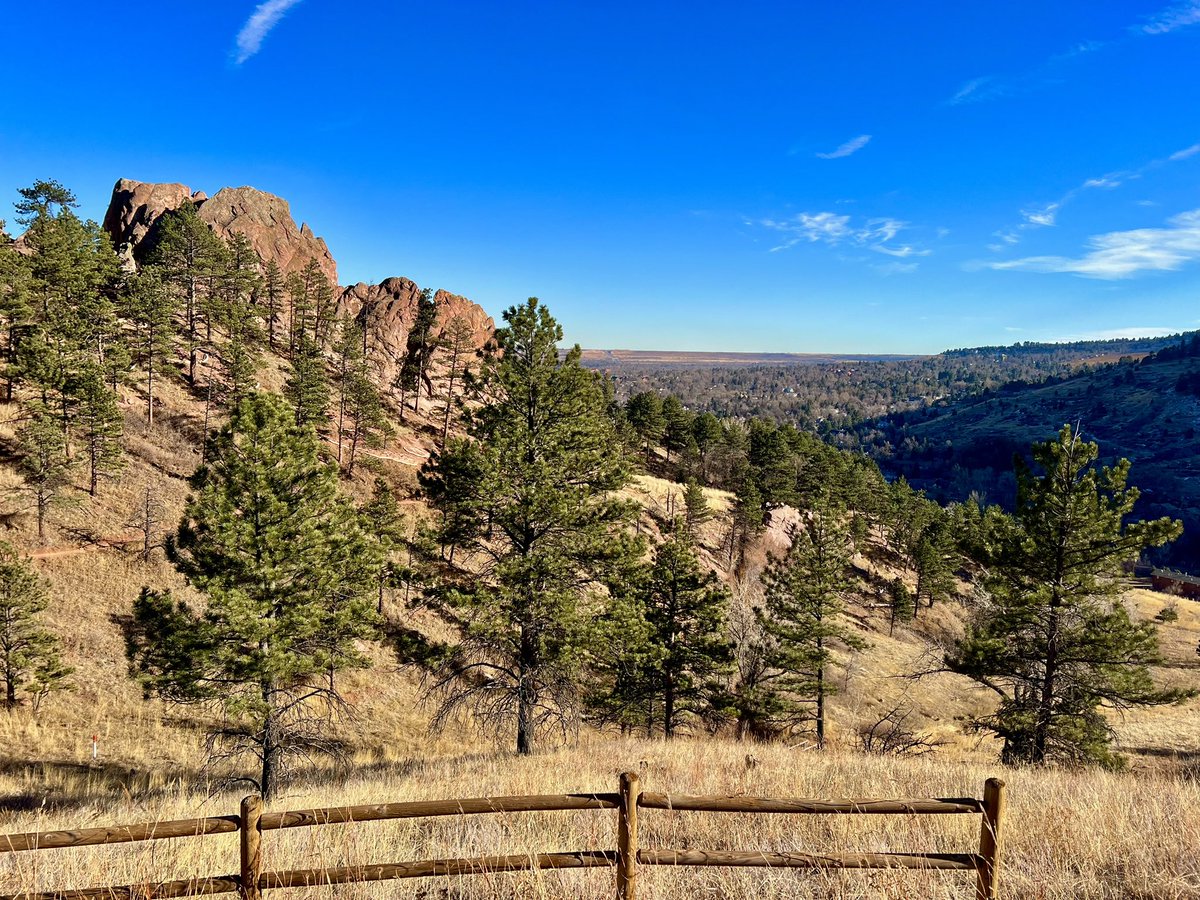 KateVincentLCSW's tweet image. Sunday Run Day! Chasing spring on Coloradoโs front range. โฐ๏ธ๐๐ปโโ๏ธ
#TrailRunning #SpringInMyStep