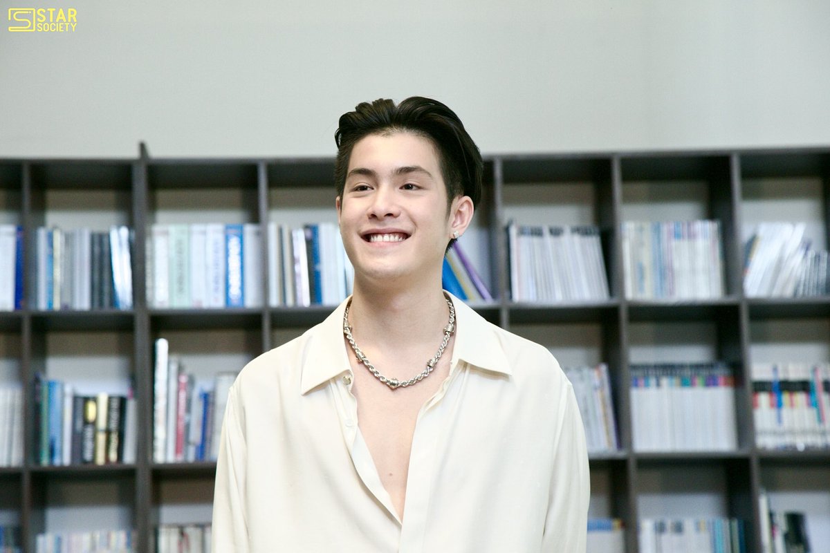 STARSOCIETY_TH's tweet photo. บรรยกาศพูดคุย สบายๆ กับ "JAONAAY" ที่คัมแบ็ค! พร้อมซิงเกิ้ลล่าสุด "รัก (LoveSong)" ร่วมถ่ายทอดเพลงรักที่เขียนมาจากความรู้สึก ประสบการณ์ตรง 

#รัก #LOVESONG #JAONAAY #JAYMIDICHANNEL https://t.co/gpF9XeXpVt