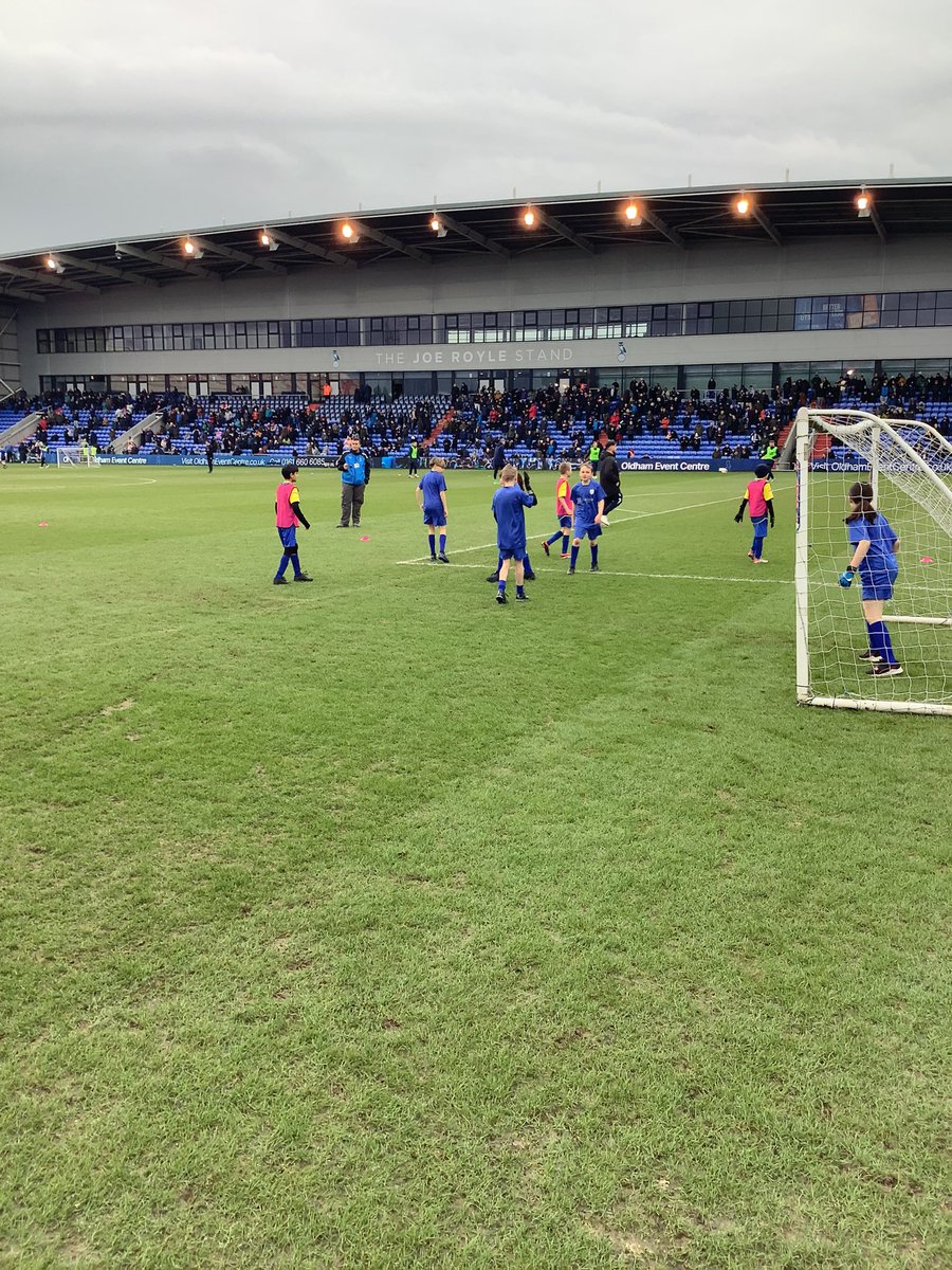 RoytonHallPri's tweet photo. What an amazing experience for 5 of our children to play on the pitch at @OfficialOAFC on Saturday! Huge thank you to @OfficialOACT for arranging it! #oafc https://t.co/7qoRYOzqUR