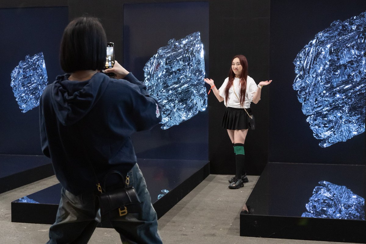 We were delighted to showcase our latest works from the Neogene collection by Alper Derinboğaz. Special thanks to everyone who visited! 

#salonalperderinbogaz #salonarchitects #neogenecollection #geographicaaldata #ai #datamorphosis #whitemass #bismuth