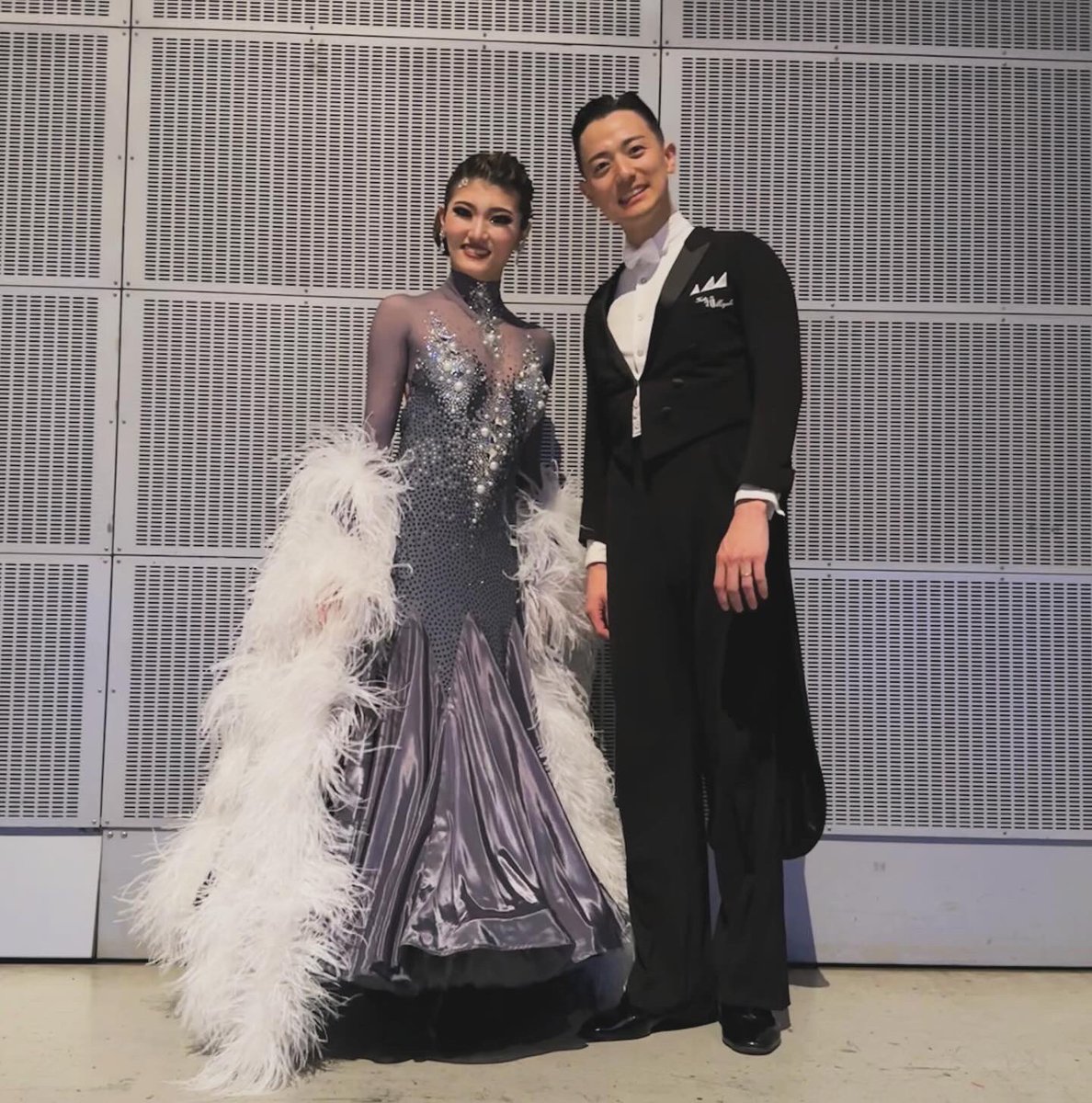 スーパージャパンカップ
ウィンナーワルツの部で準決勝に進出することが出来ました🕺

ちょうど１年前のスーパージャパンが２人のデビュー戦
その時は３次予選でした

今回は絶対に準々決勝に残って１種目でも準決勝に入ることを目標にしていましたので目標達成が出来とても嬉しいです
↓